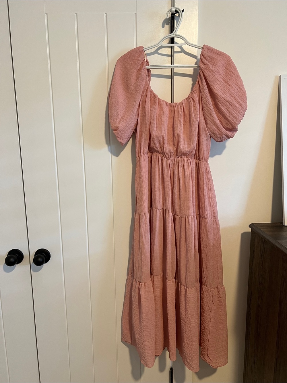 Astr Pink Puff-Sleeve Tiered Midi Dress